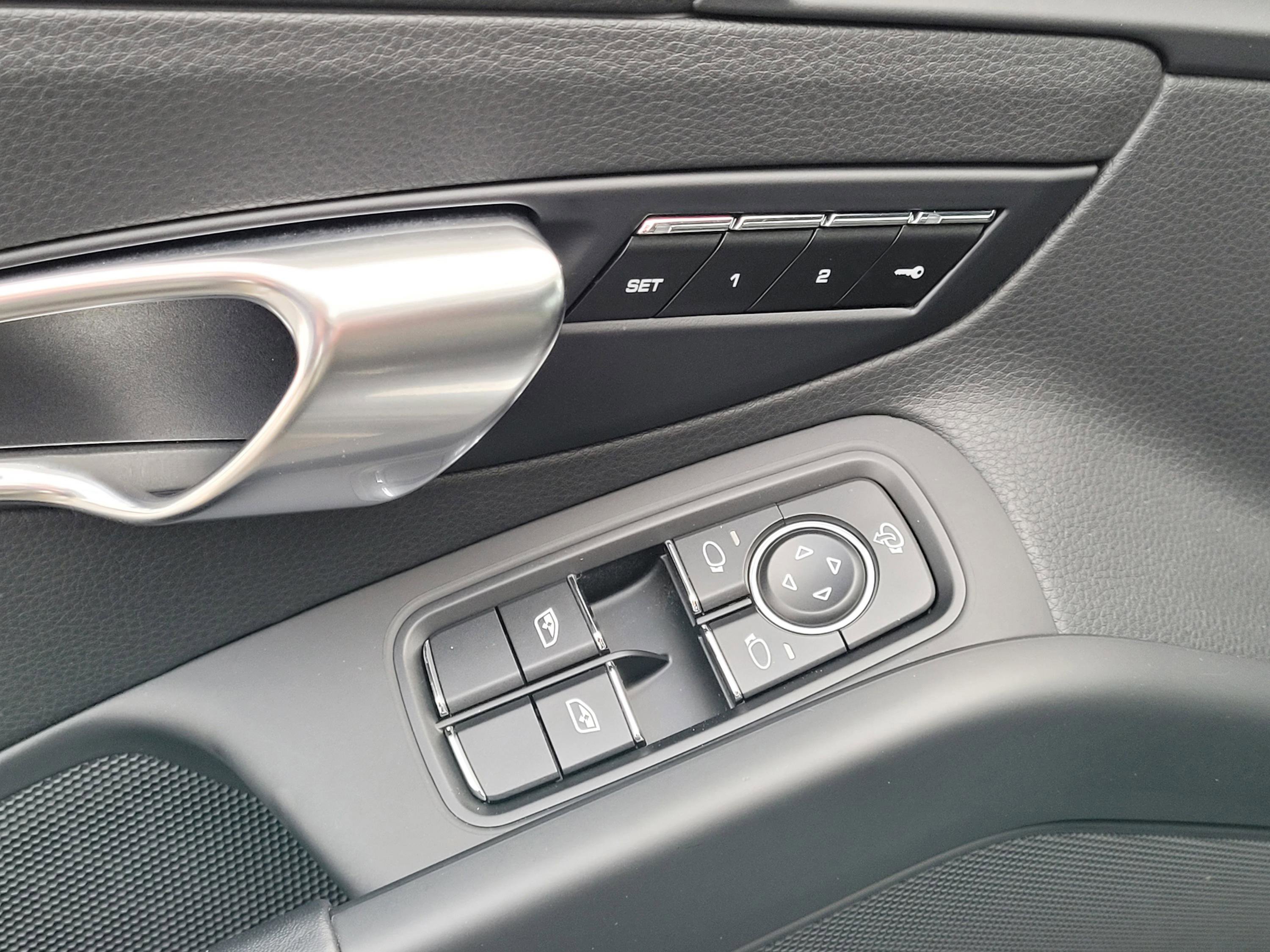 Used 2025 Porsche 718 Cayman image 25