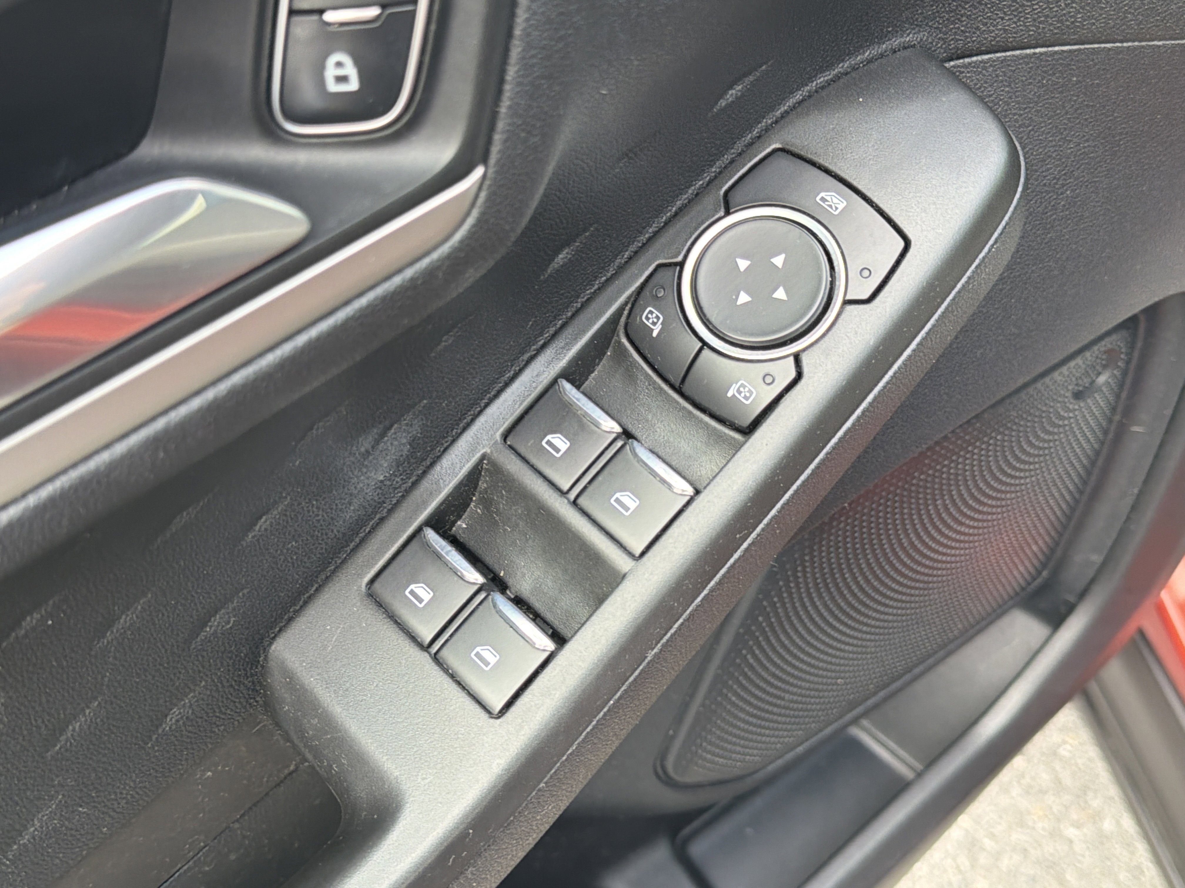 Used 2020 Ford Escape SE image 16