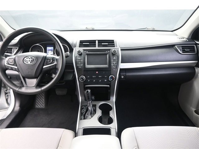 Used 2017 Toyota Camry SE image 25