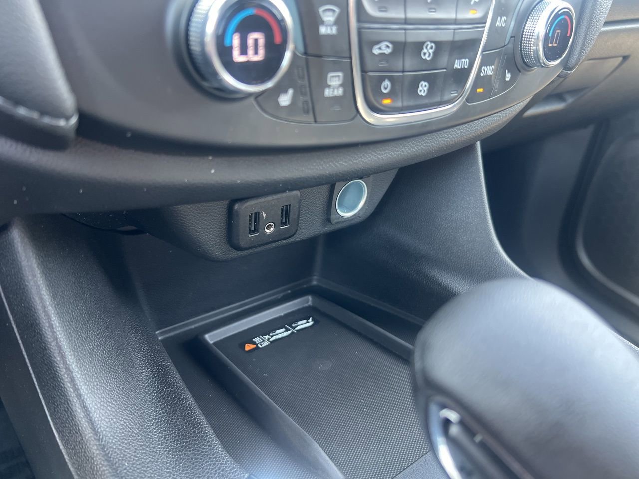 Used 2023 Chevrolet Traverse LT w/ LPO, Floor Liner Package image 32