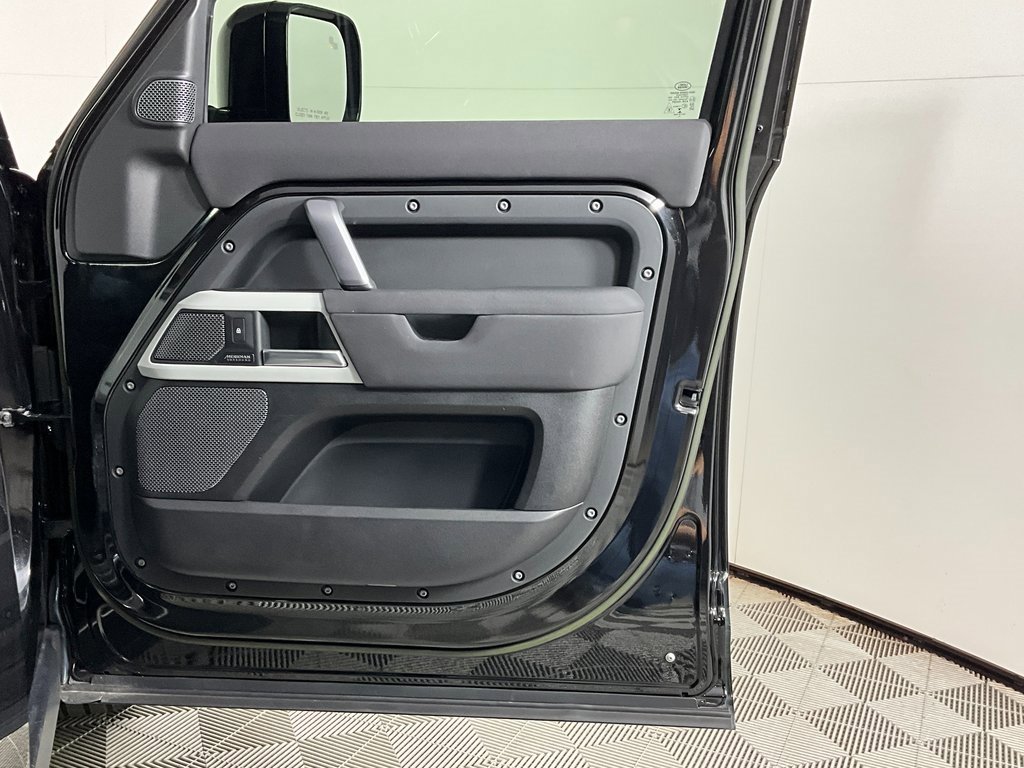 Certified 2023 Land Rover Defender 110 X-Dynamic SE image 21