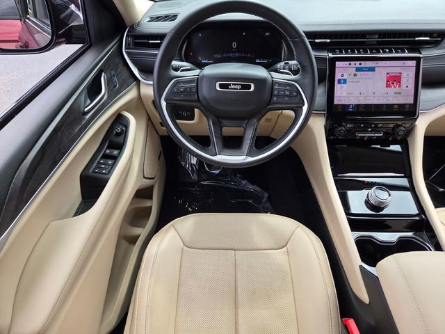 Certified 2022 Jeep Grand Cherokee Limited w/ Luxury Tech Group II image 12