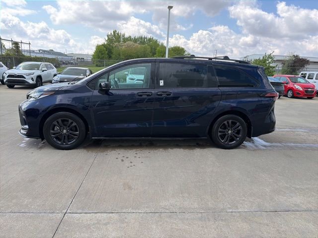 Used 2025 Toyota Sienna XSE w/ XSE Plus Package AWD/4WD image 4