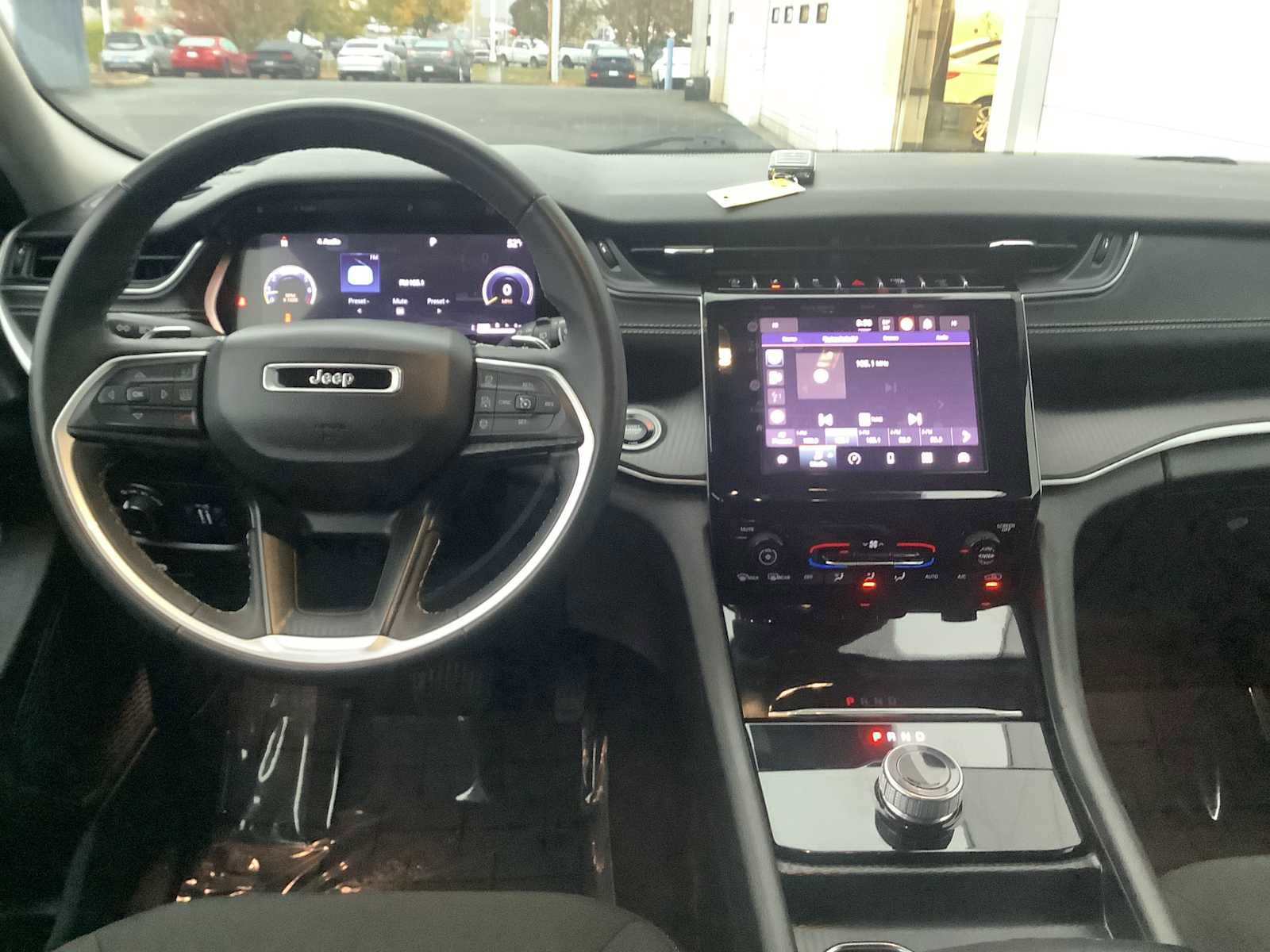 Used 2023 Jeep Grand Cherokee L Laredo image 10