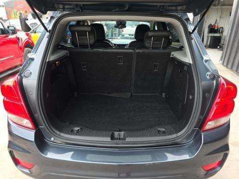 Used 2022 Chevrolet Trax LT w/ LT Convenience Package AWD/4WD image 38