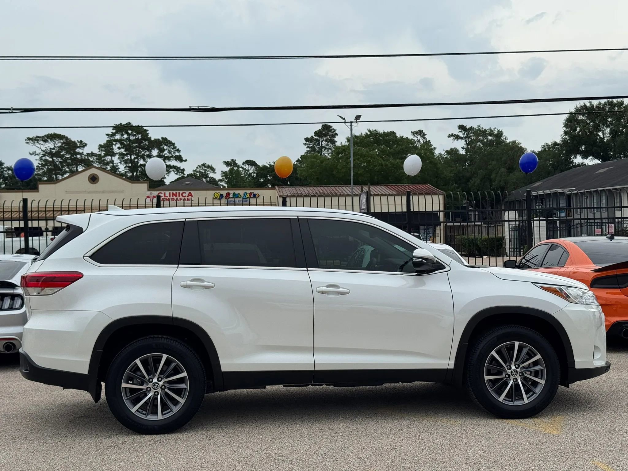 Used 2019 Toyota Highlander XLE FWD image 9
