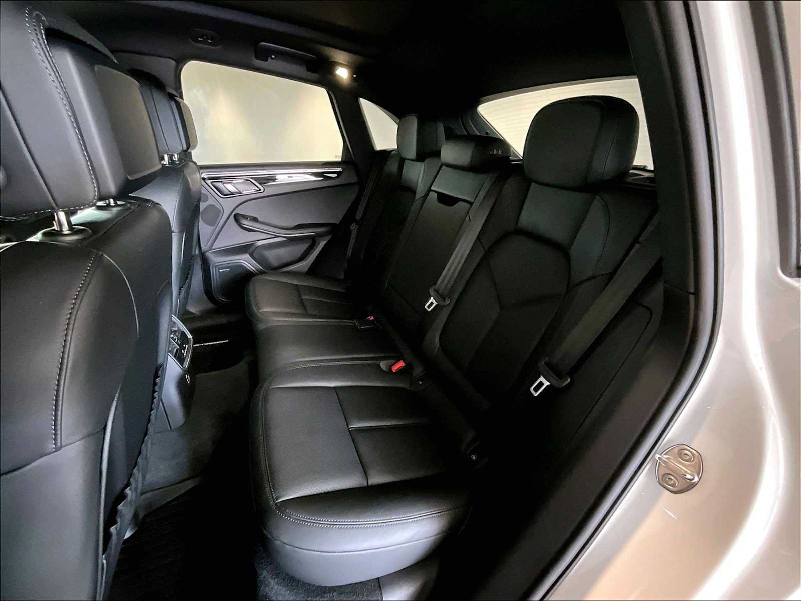 Used 2026 Porsche Macan AWD/4WD image 30