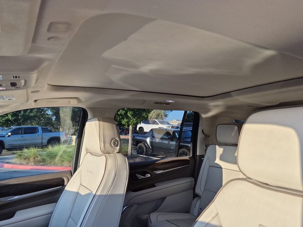Used 2022 GMC Yukon XL Denali AWD/4WD image 32