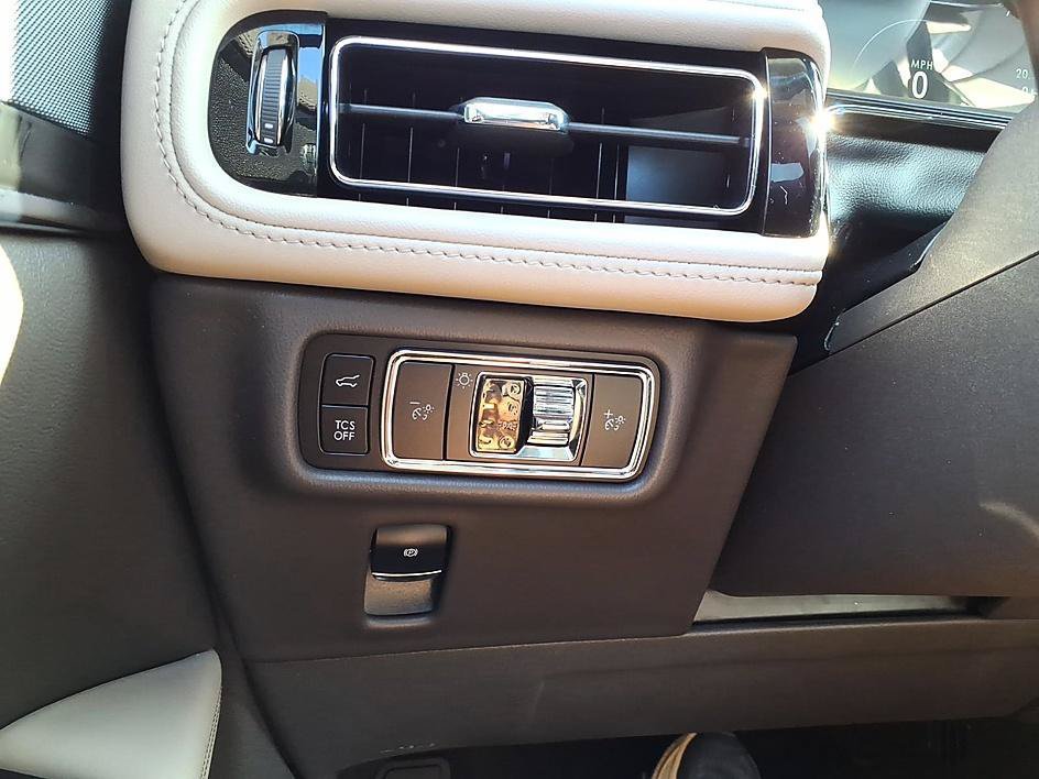 Used 2023 Lincoln Nautilus Reserve AWD/4WD image 31