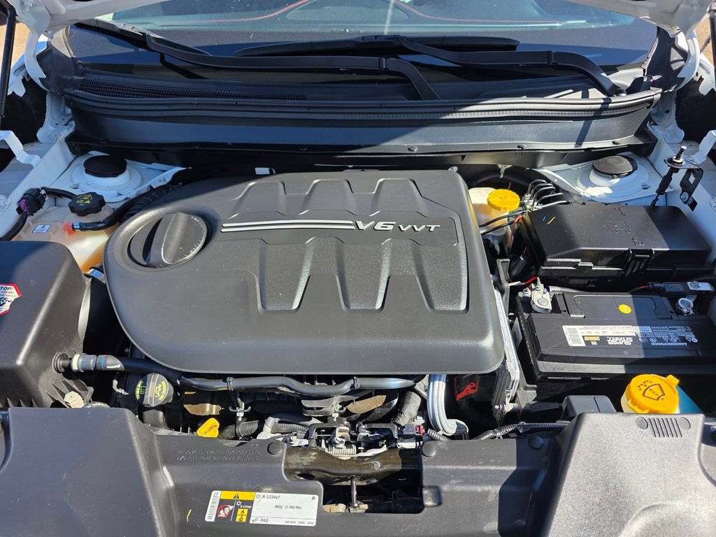 Used 2018 Jeep Cherokee Trailhawk AWD/4WD image 26