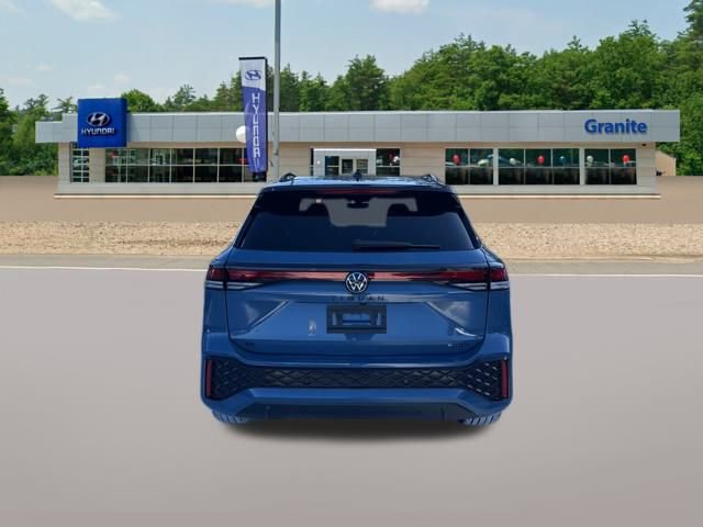 Used 2025 Volkswagen Tiguan SE R-Line image 8