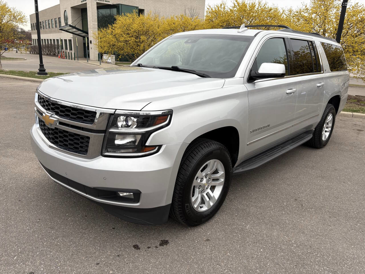 Used 2016 Chevrolet Suburban LT image 18