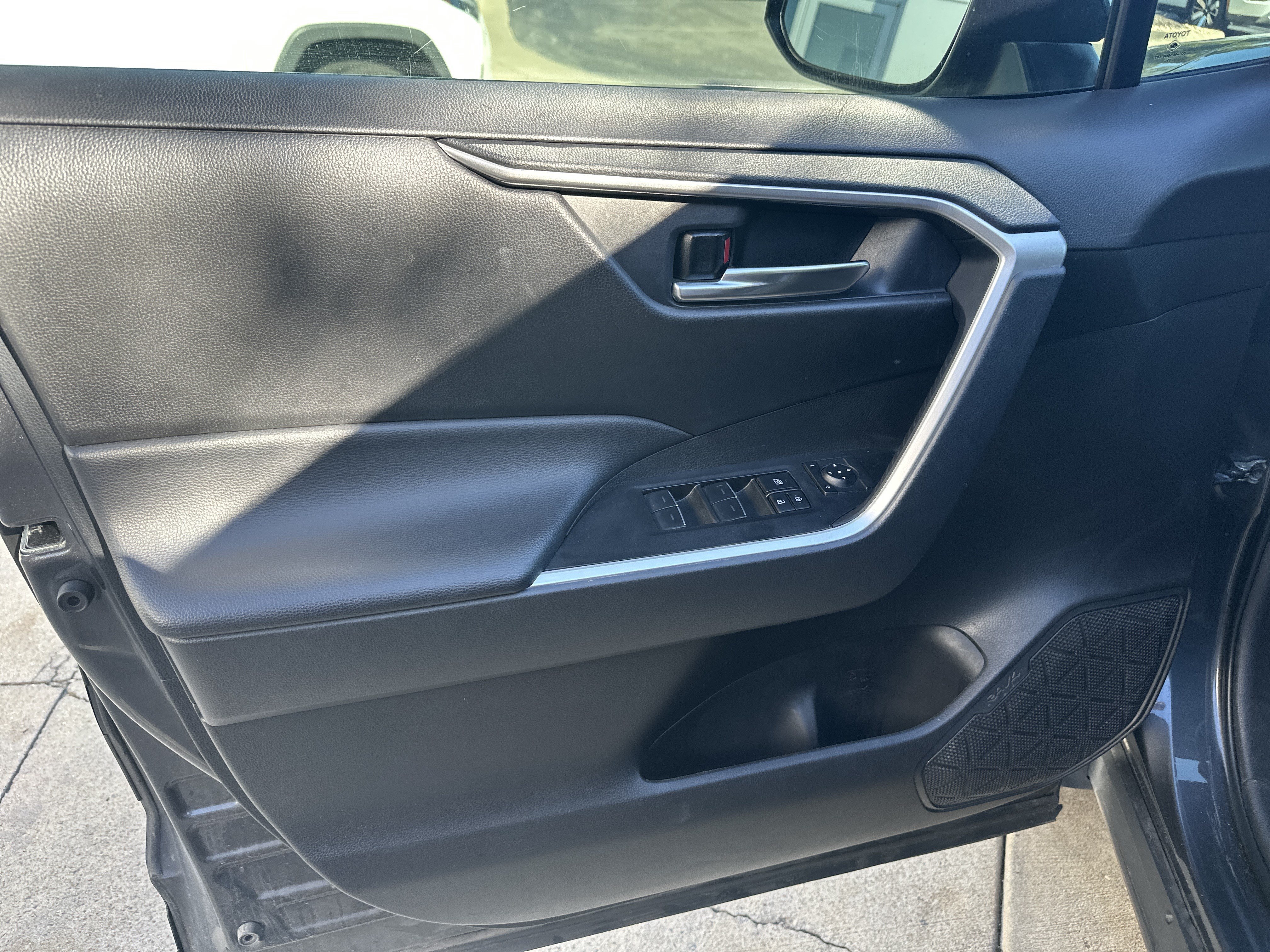 Used 2024 Toyota RAV4 XLE AWD/4WD image 15