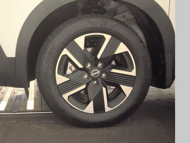 Certified 2025 Nissan Kicks SR FWD image 25