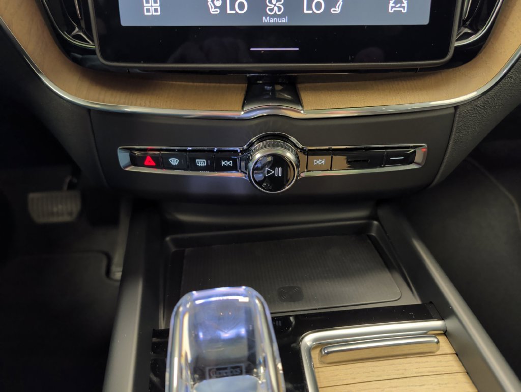 New 2026 Volvo XC60 B5 Plus w/ Protection Package Premier AWD/4WD image 23