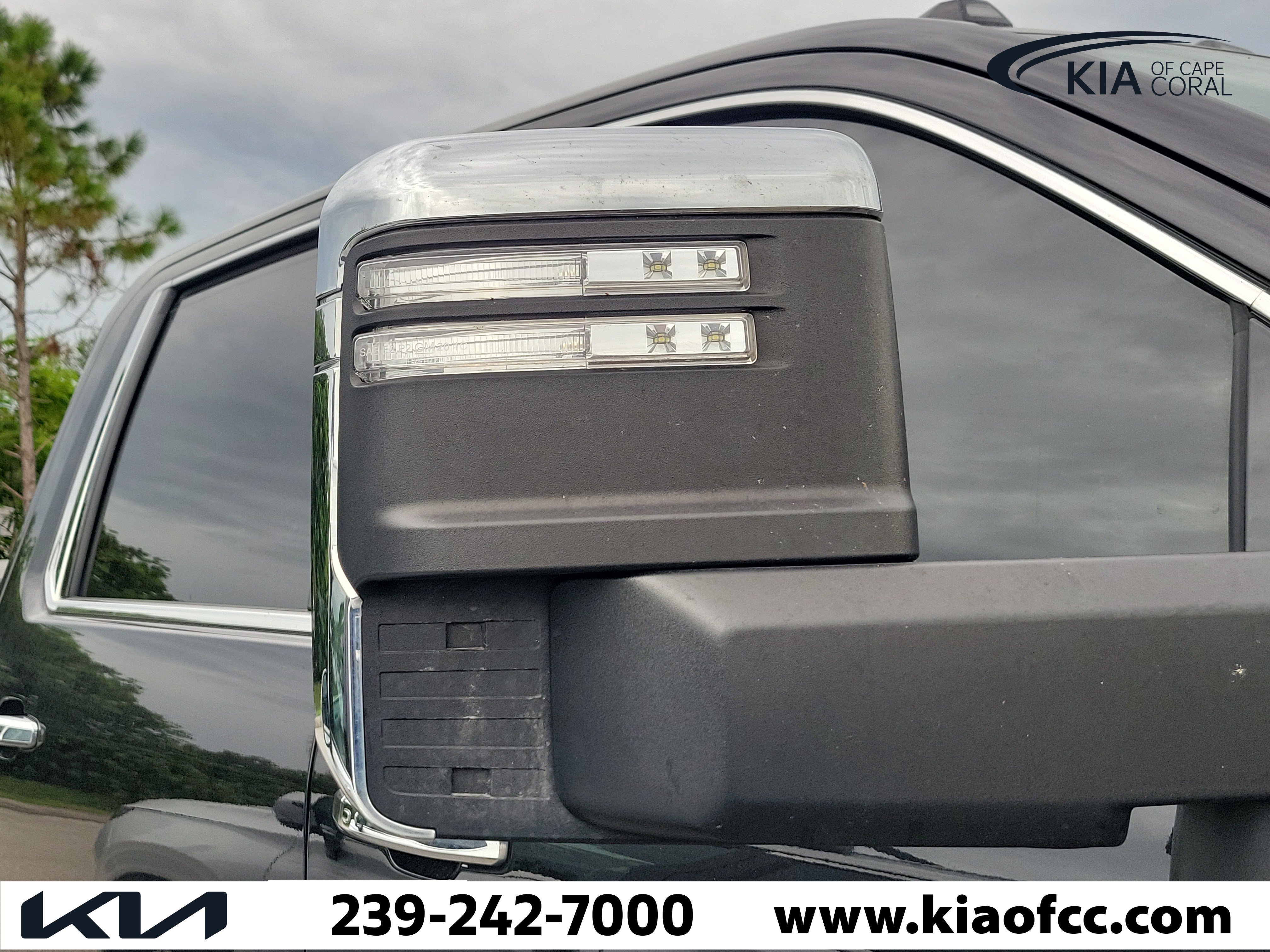 Used 2023 GMC Sierra 2500 Denali w/ Denali Black Diamond Edition AWD/4WD image 8