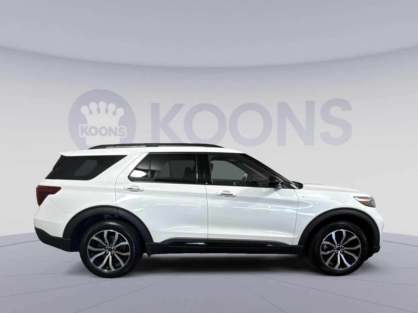Used 2023 Ford Explorer ST-Line w/ Class IV Trailer Tow Package AWD/4WD image 8