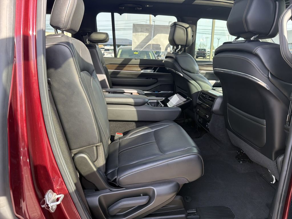 Used 2022 Jeep Grand Wagoneer Series I AWD/4WD image 6