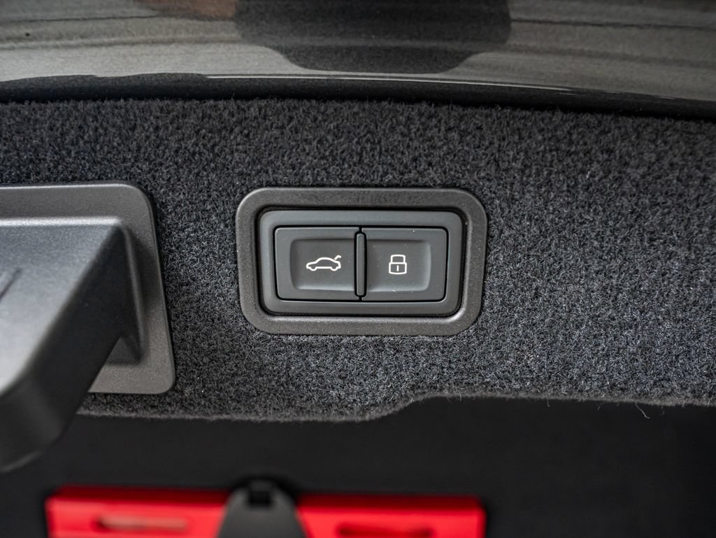 Used 2022 Audi S8 AWD/4WD image 39