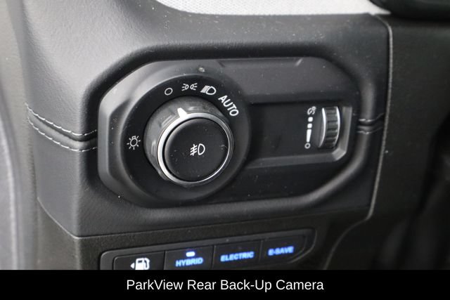 Used 2025 Jeep Wrangler Unlimited Sahara w/ Safety Group AWD/4WD image 23