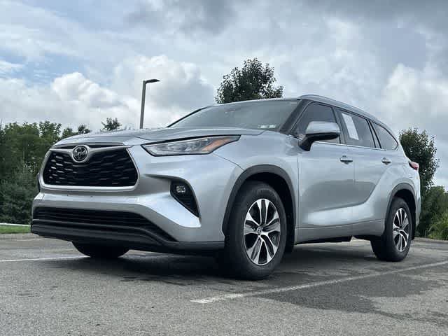 Used 2020 Toyota Highlander XLE AWD/4WD image 30