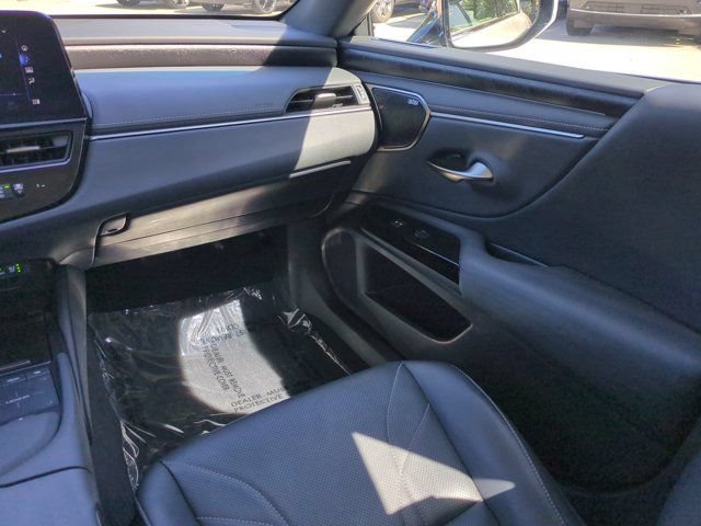 Certified 2022 Lexus ES 300h w/ Luxury Package FWD image 16