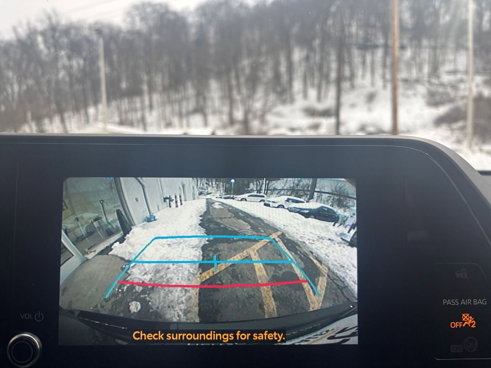 Used 2025 Toyota Highlander LE image 25