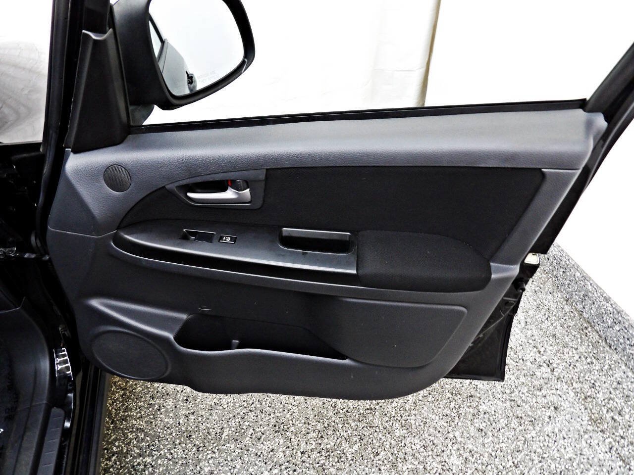 Used 2010 Suzuki SX4 Hatchback FWD image 11