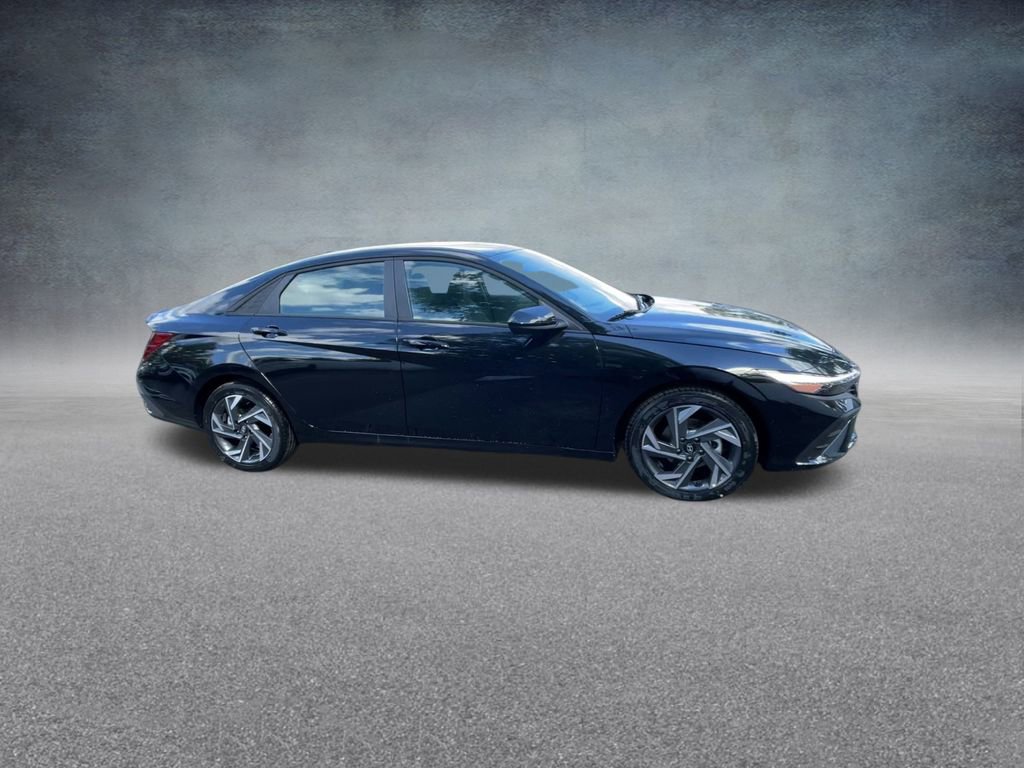 Used 2025 Hyundai Elantra Sport image 26