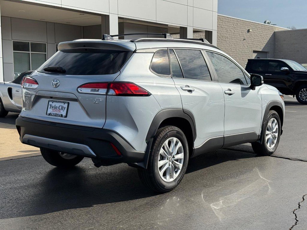 Certified 2025 Toyota Corolla Cross LE image 3