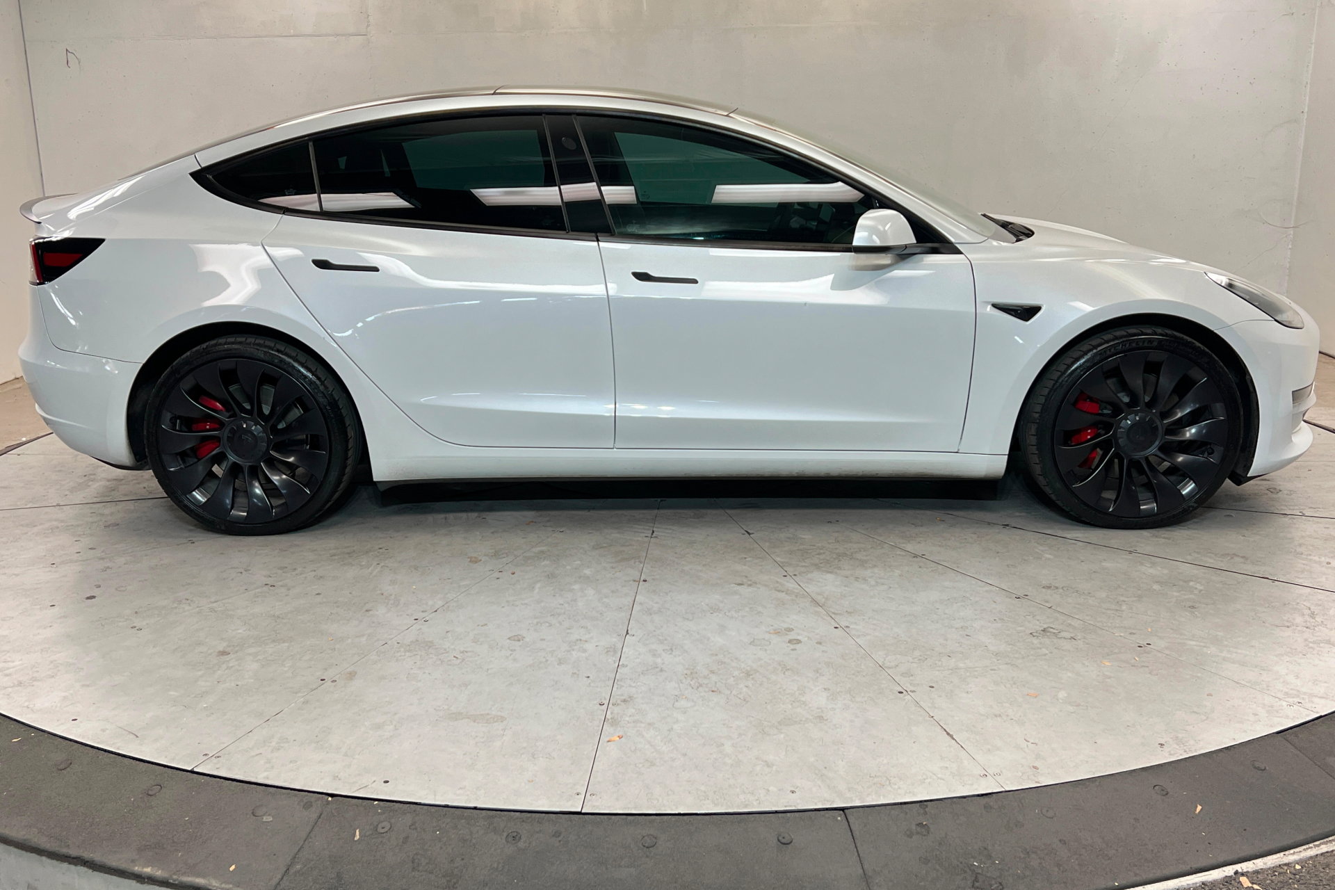 Used 2023 Tesla Model 3 Performance image 7