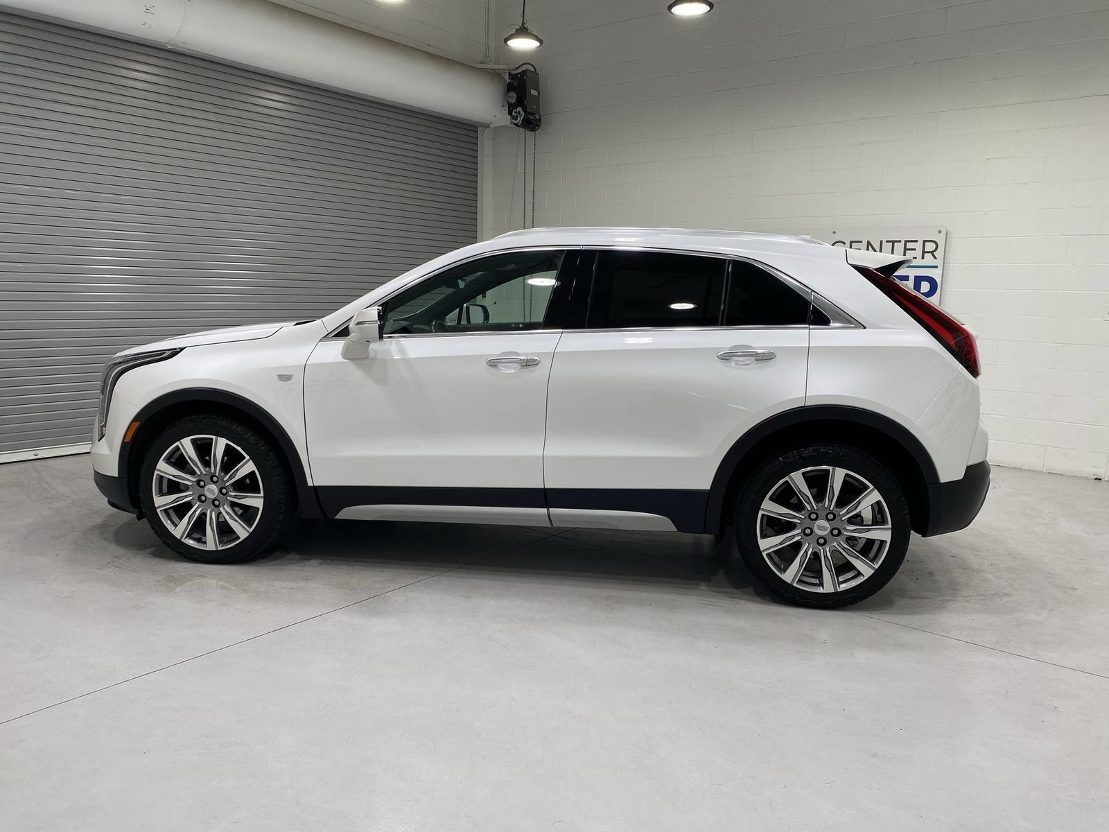 Used 2022 Cadillac XT4 Premium Luxury w/ Technology Package AWD/4WD image 5