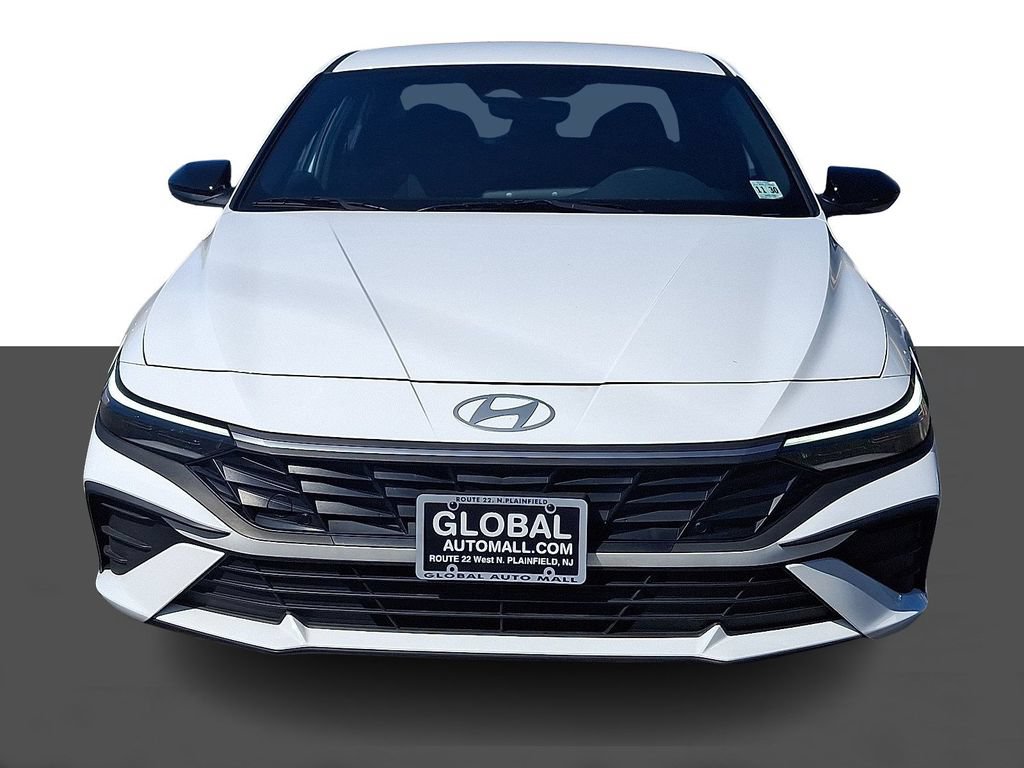 Used 2025 Hyundai Elantra SEL FWD image 2