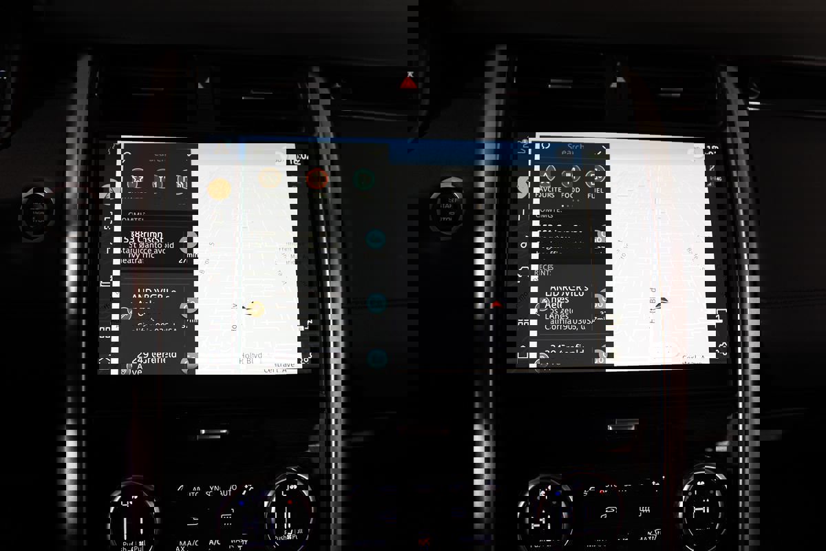 Used 2022 Land Rover Discovery S image 19