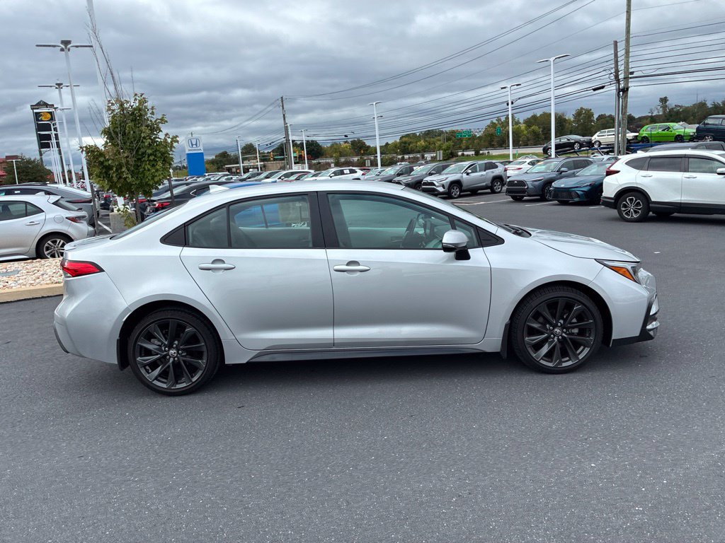 Used 2025 Toyota Corolla SE FWD image 5