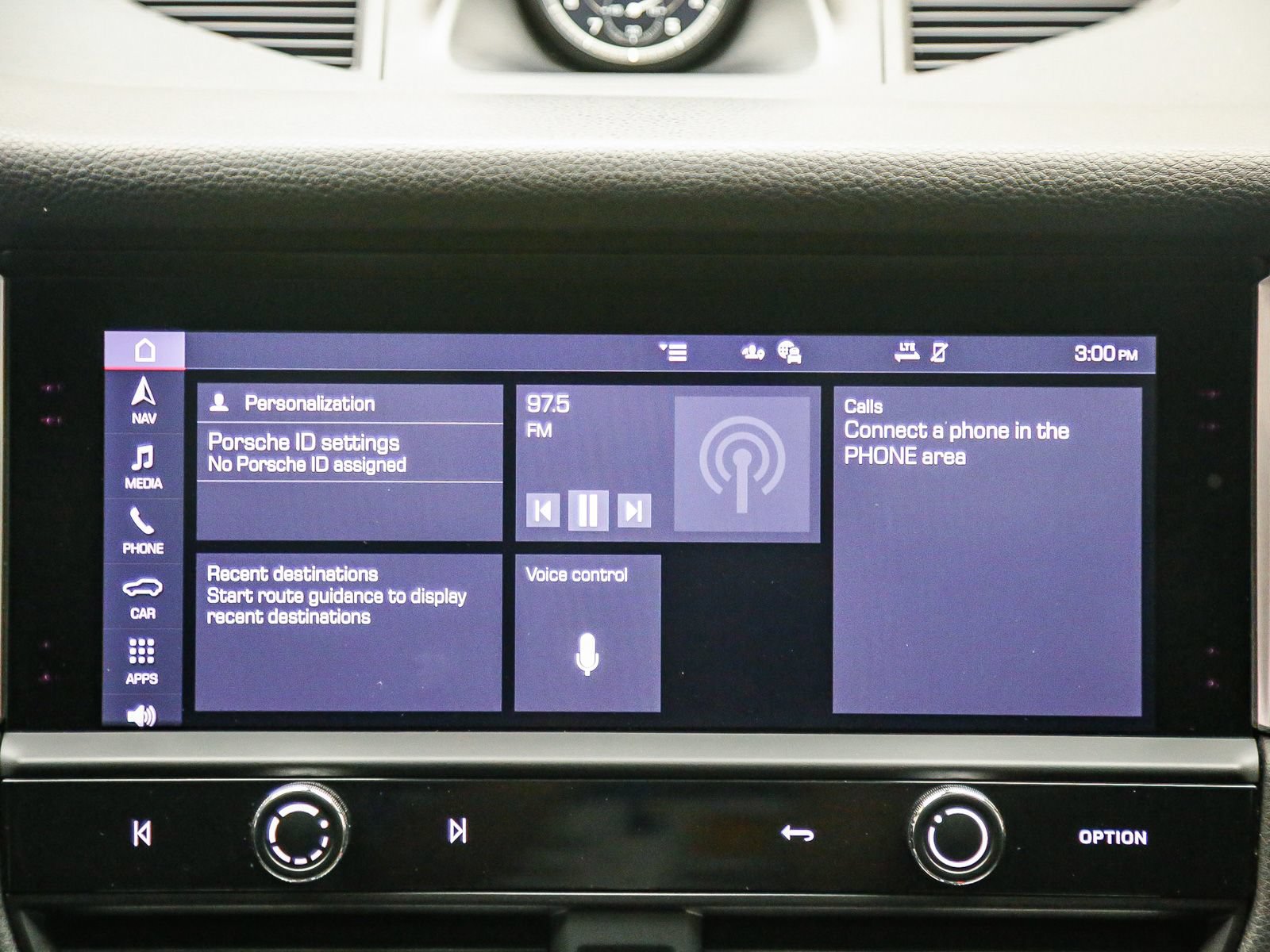 Certified 2022 Porsche Macan AWD/4WD image 18