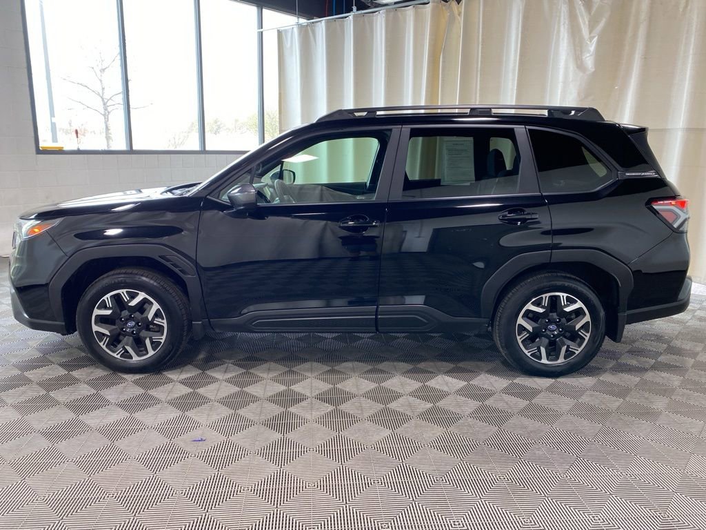 Used 2025 Subaru Forester Premium AWD/4WD image 8