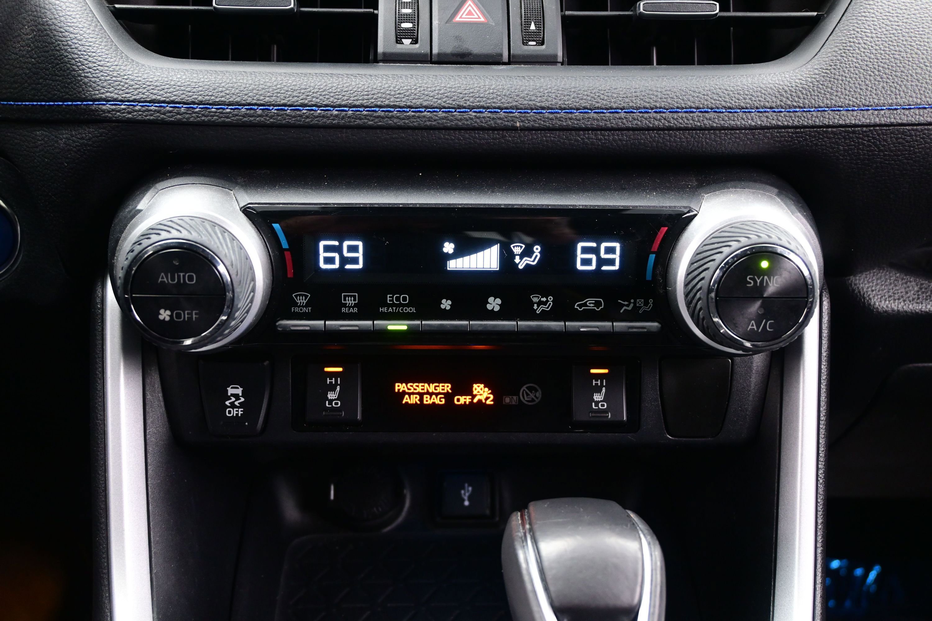 Used 2020 Toyota RAV4 XSE w/ XSE Grade Weather Package AWD/4WD image 21