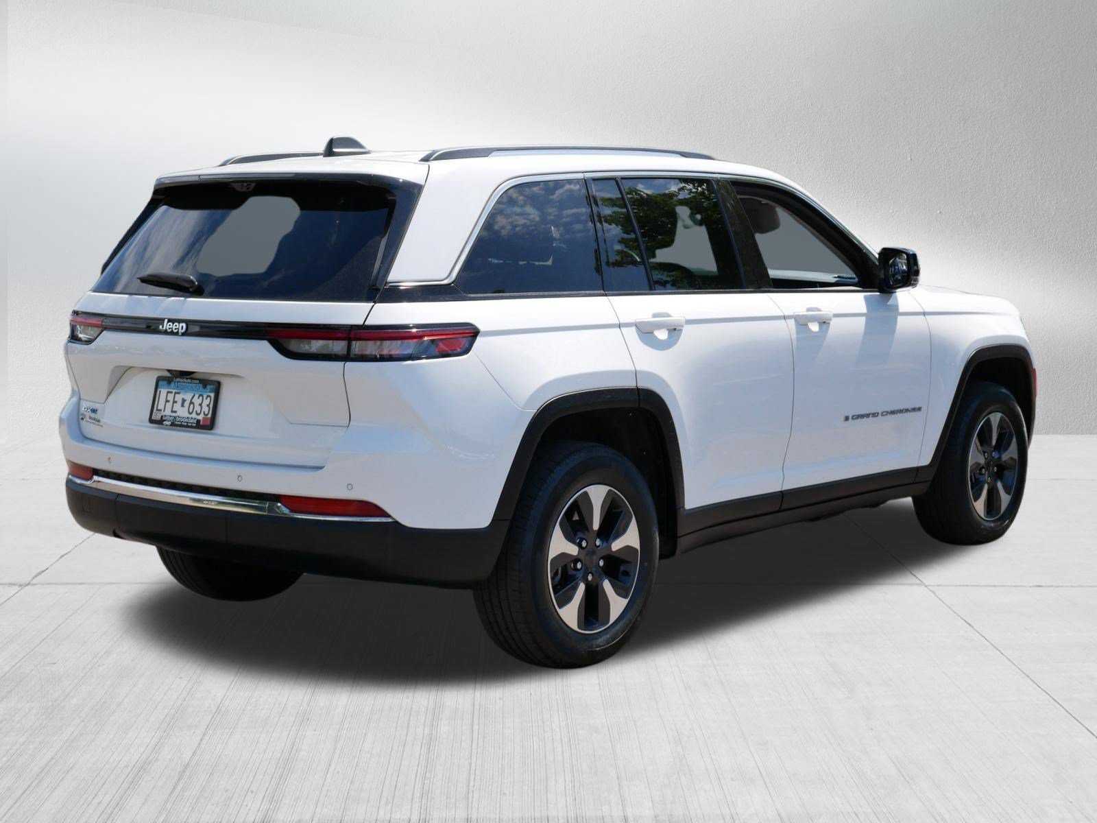 Used 2022 Jeep Grand Cherokee Limited 4xe w/ Luxury Tech Group II AWD/4WD image 7
