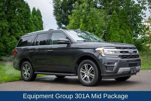 Used 2024 Ford Expedition Limited AWD/4WD image 3