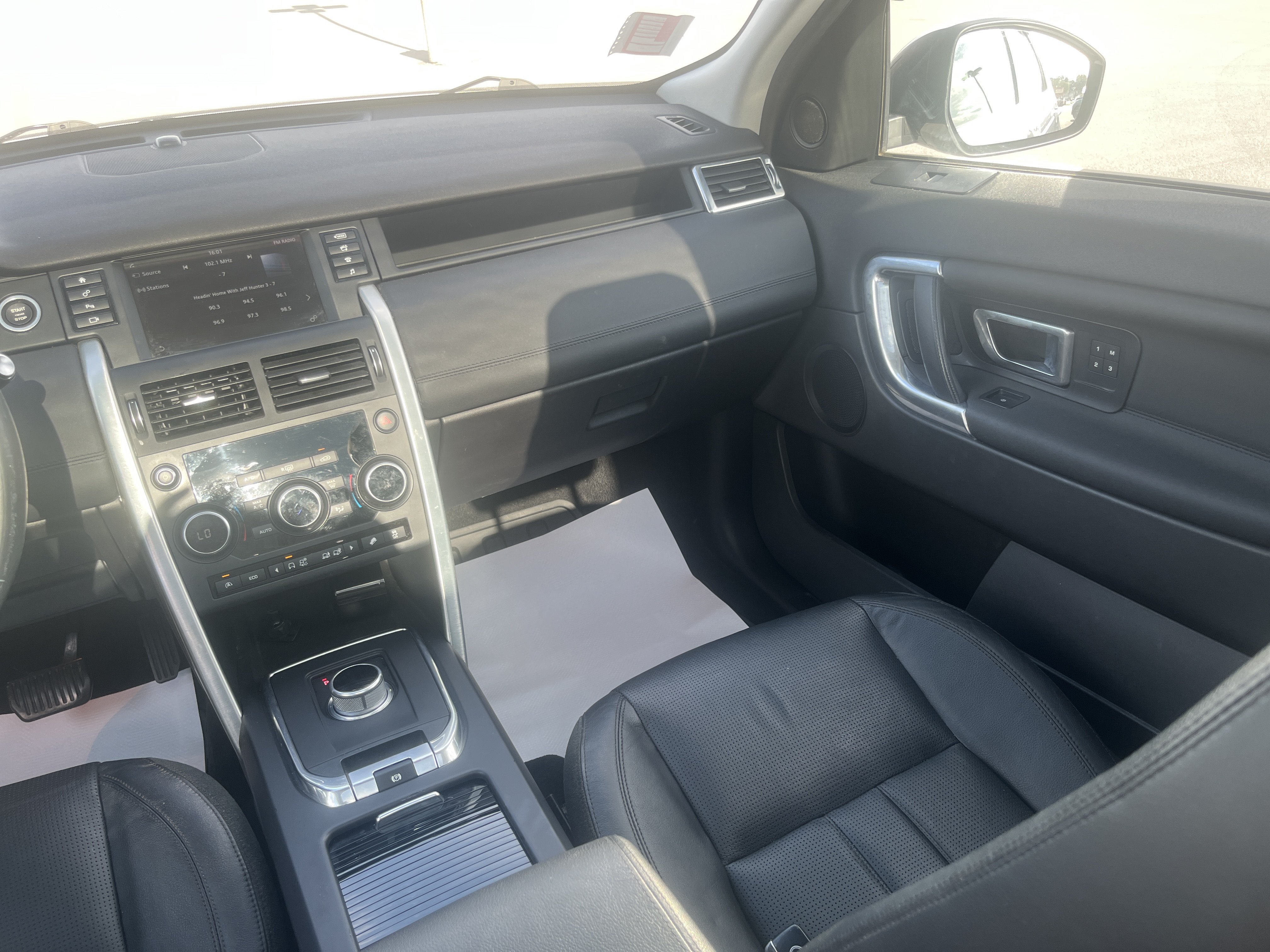 Used 2016 Land Rover Discovery Sport HSE AWD/4WD image 7