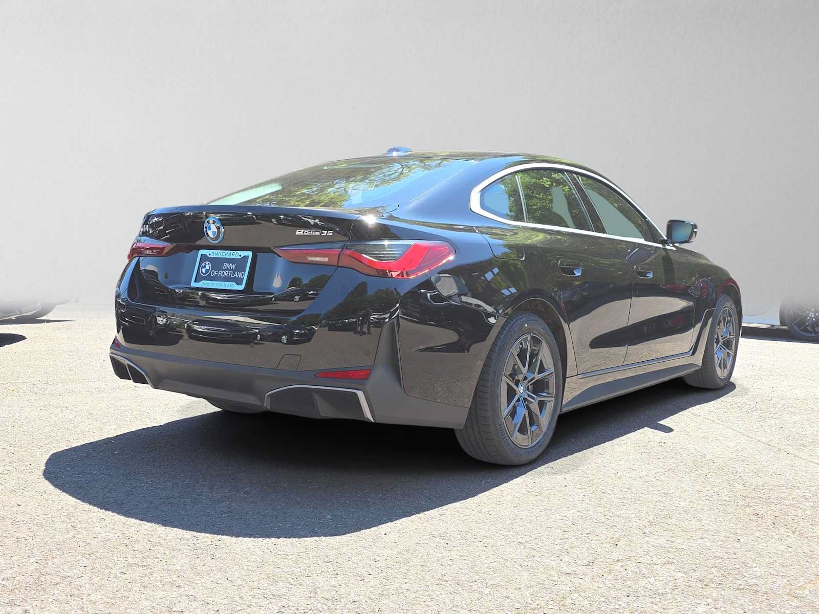 Used 2023 BMW i4 eDrive35 w/ Premium Package RWD image 3
