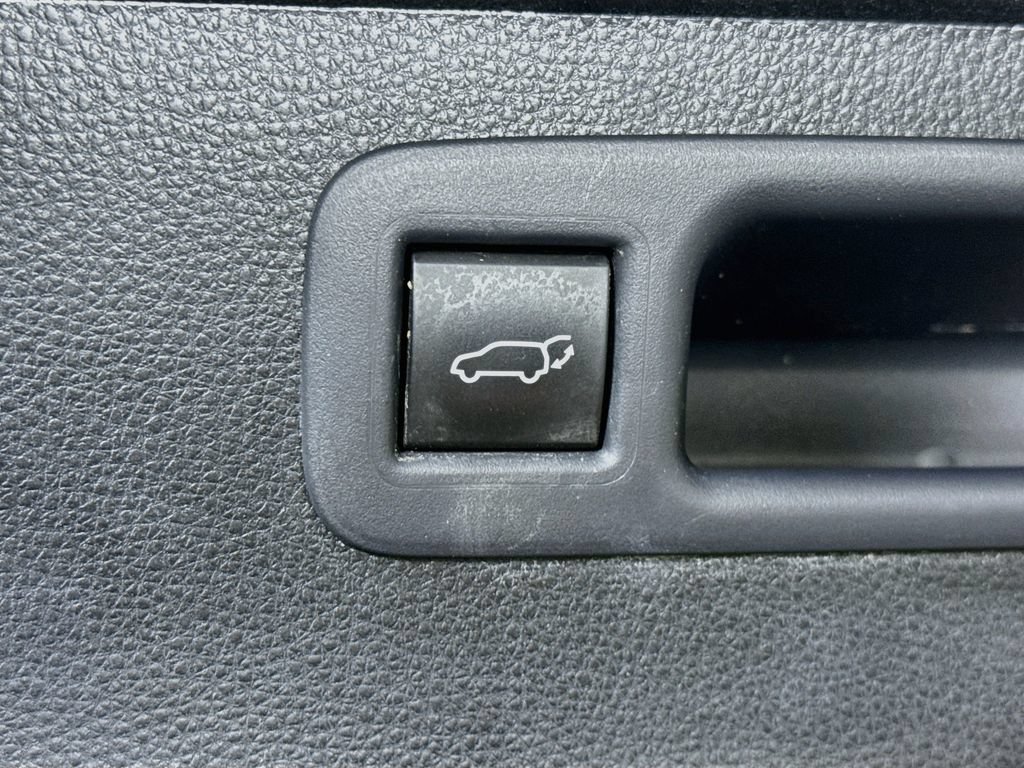 Certified 2021 Toyota Highlander Limited AWD/4WD image 33