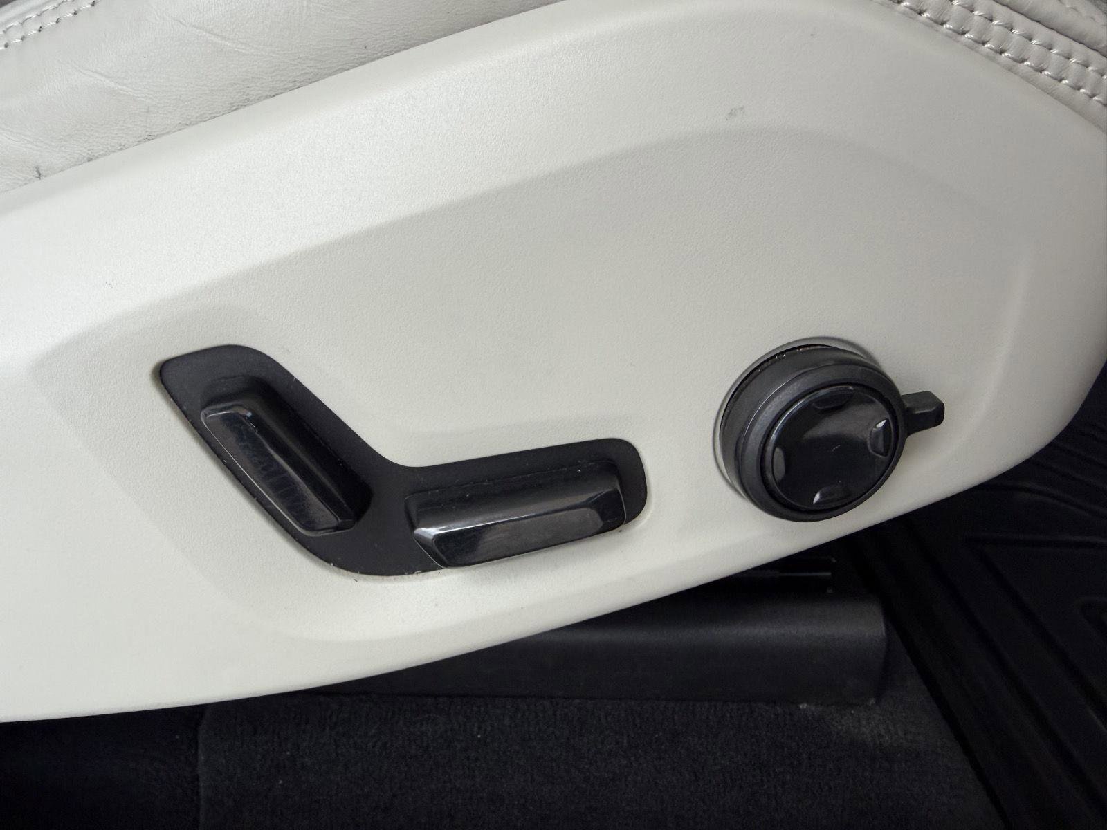 Used 2018 Volvo XC60 T6 Inscription w/ Luxury Seat Package image 37