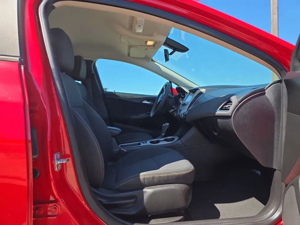 Used 2017 Chevrolet Cruze LS FWD image 38