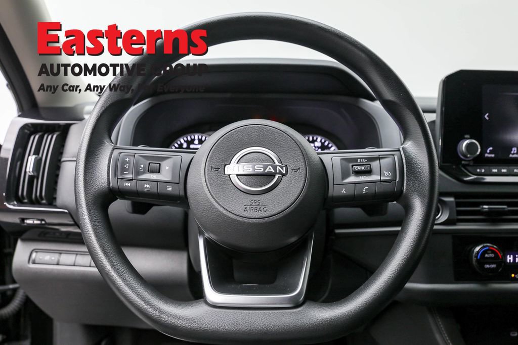 Used 2024 Nissan Pathfinder S image 10