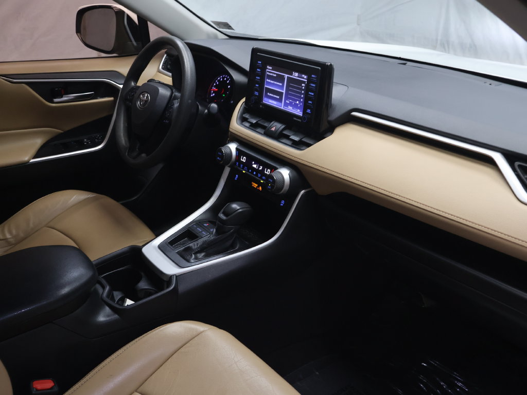 Used 2021 Toyota RAV4 XLE w/ Convenience Package FWD image 10
