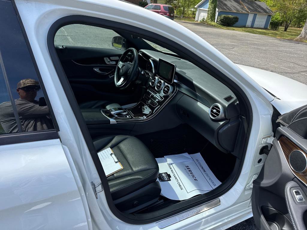 Used 2018 Mercedes-Benz C 300 4MATIC Sedan image 5