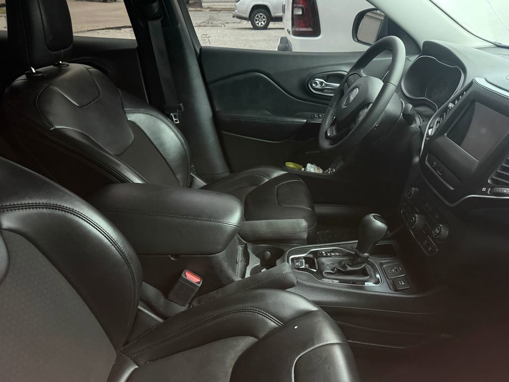 Used 2020 Jeep Cherokee Latitude Plus image 4