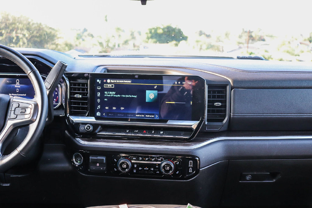 Used 2025 Chevrolet Silverado 2500 LT AWD/4WD image 9